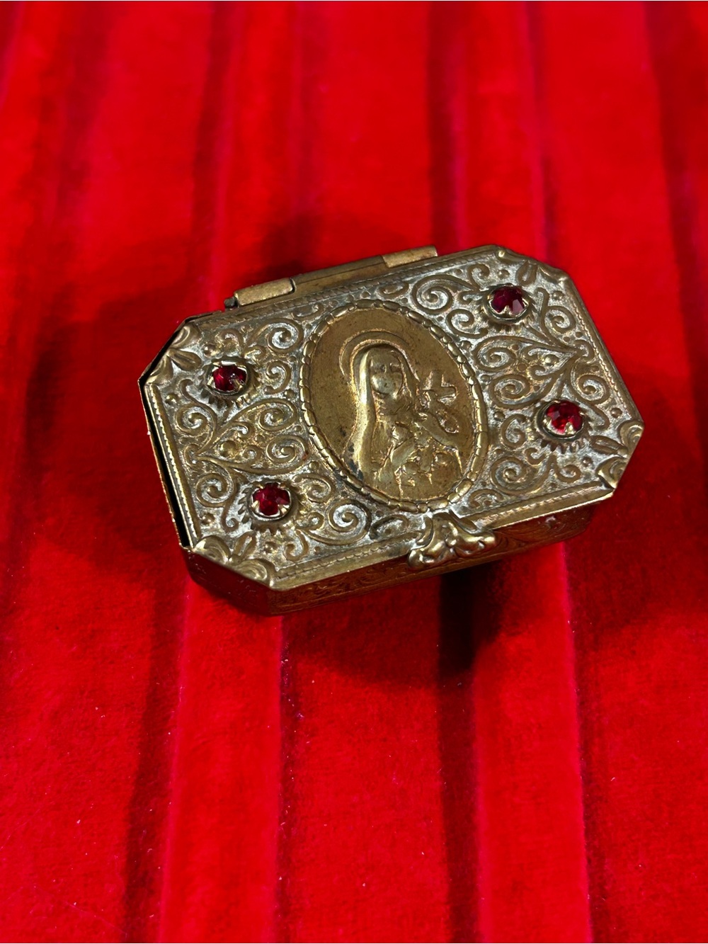 Antiquité boîtier de poche pour un mini-chapelet (rosary box). Sainte Thérèse
